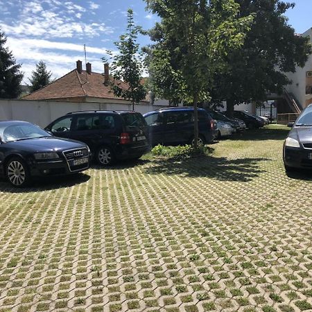 Zoeld Beka Apartmanok Koelcsey I Hajdúszoboszló Eksteriør billede