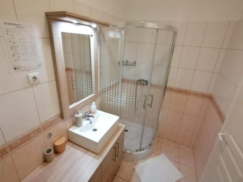 Zoeld Beka Apartmanok Koelcsey I Hajdúszoboszló Eksteriør billede